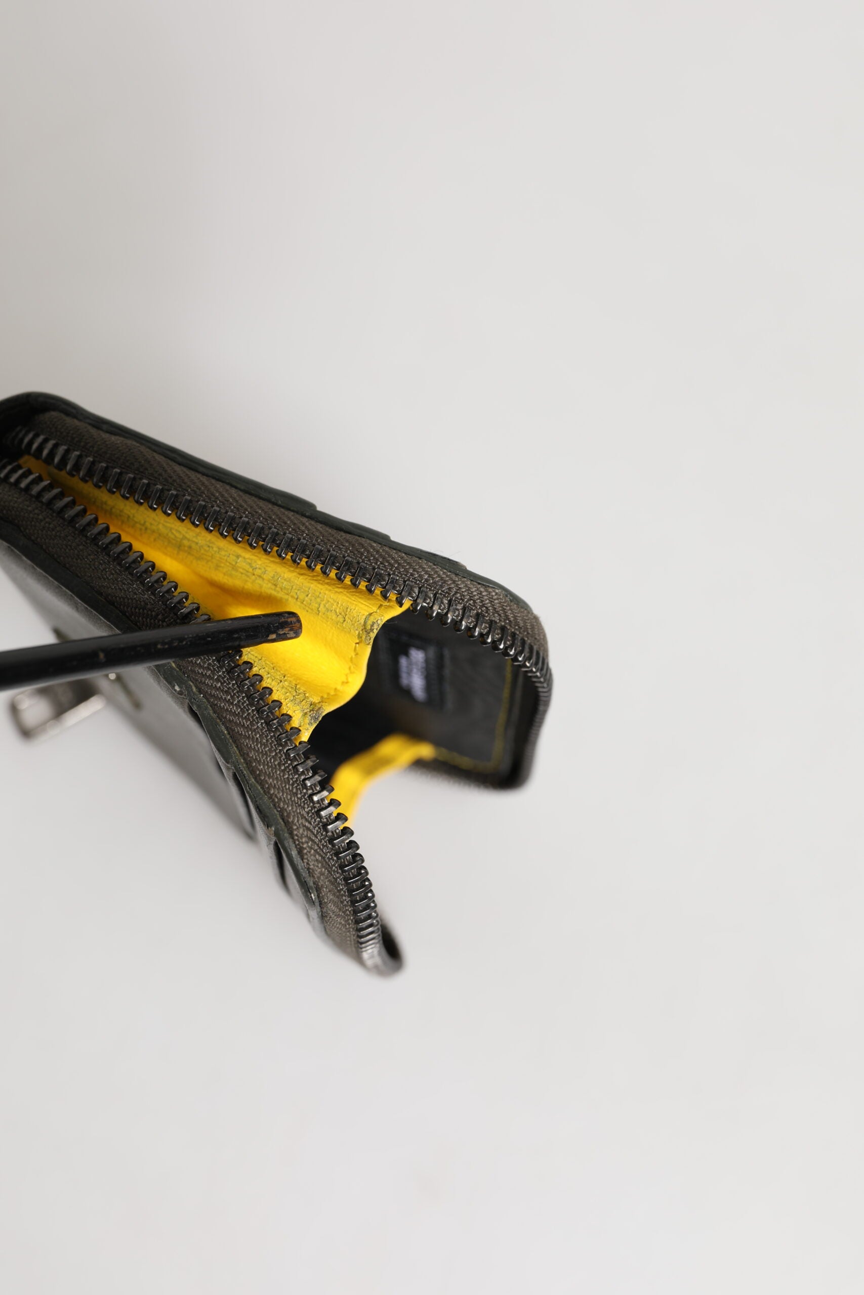 Brown Leather Logo Plaque Card Holder Coin Purse Wallet